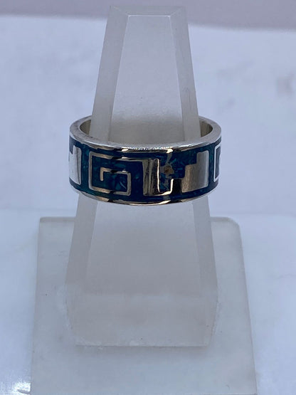 Anillo de Turquesa en Plata .925 – Greca Clásica con Fuerza Contemporánea, vista lateral