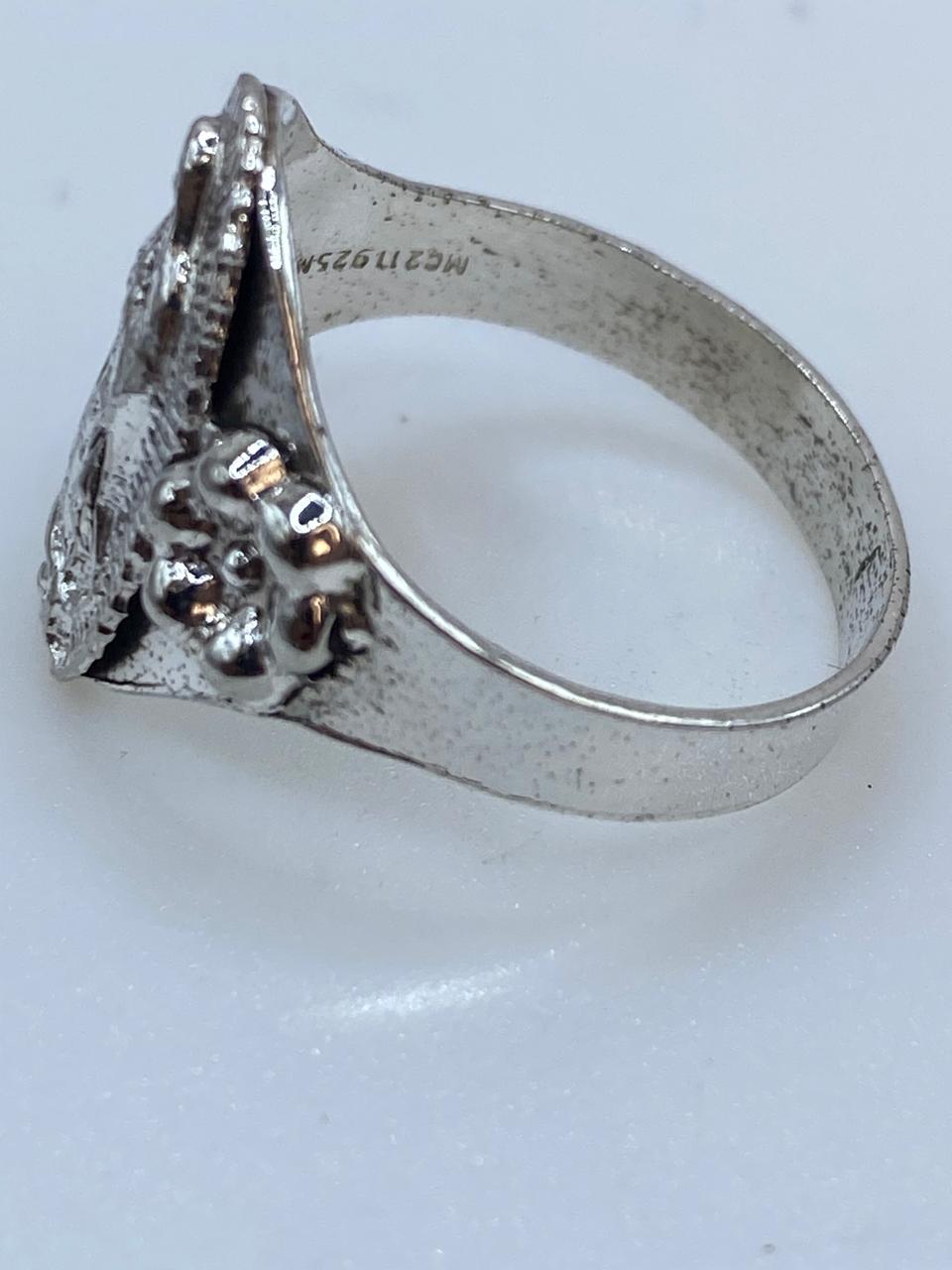 Anillo Virgen de Guadalupe en Plata .925, vista de detalle