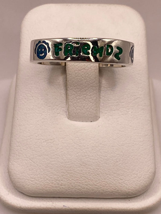 Anillo “friends” de Plata .925 con Incrustaciones — ángulo diagonal