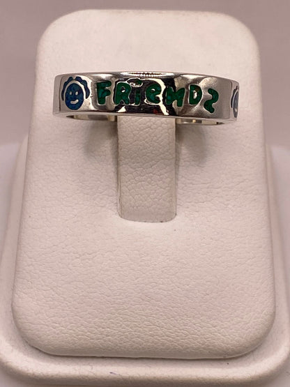 Anillo “friends” de Plata .925 con Incrustaciones, vista de detalle