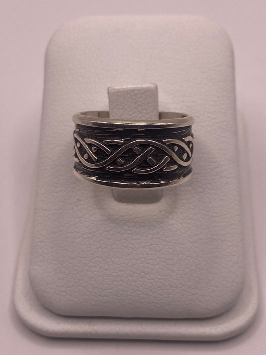 Anillo de Plata Ley 925 con Diseño Trenzado — detalle de acabado