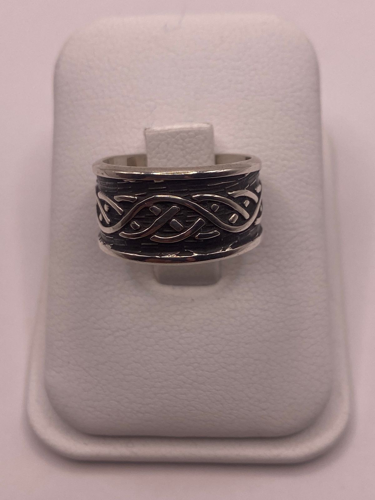 Anillo de Plata Ley 925 con Diseño Trenzado, vista de detalle