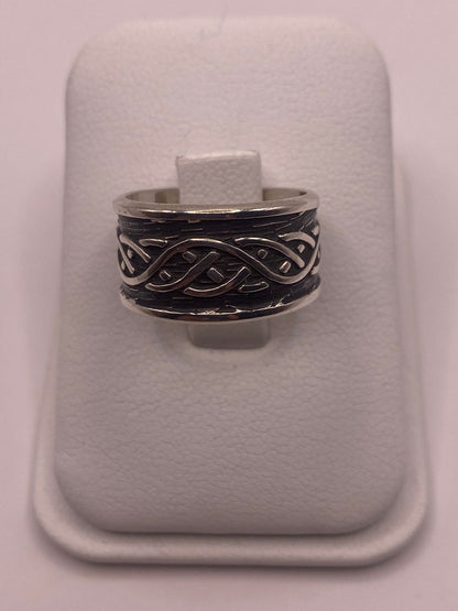 Anillo de Plata Ley 925 con Diseño Trenzado, vista de detalle