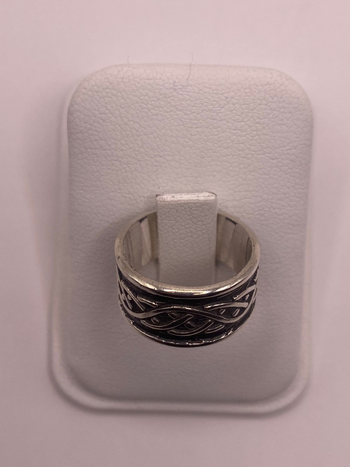 Anillo de Plata Ley 925 con Diseño Trenzado, vista posterior