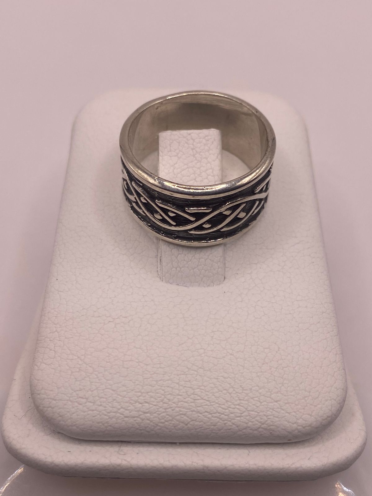 Anillo de Plata Ley 925 con Diseño Trenzado, sello de autenticidad Plata Ley .925