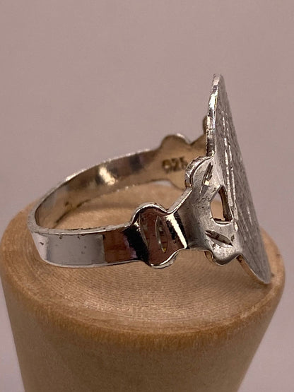 Anillo Artesanal en Plata con Diseño Geométrico Grabado, sello de autenticidad Plata Ley .925