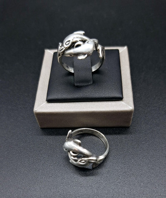 Anillo de Dos Delfines en Plata Ley 925 — vista frontal