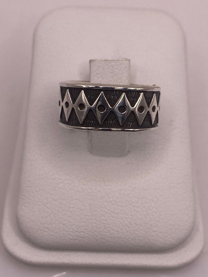 Anillo Geométrico de Plata 925 con Acabado Oxidado, sello de autenticidad Plata Ley .925