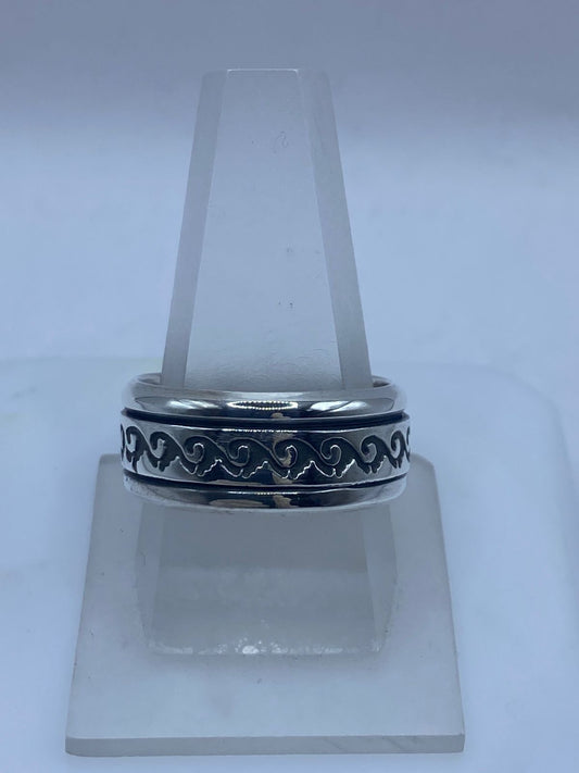 Anillo Giratorio Olas Grabadas – Plata Ley 9.26 — vista lateral