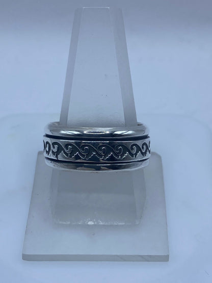 Anillo Giratorio Olas Grabadas – Plata Ley 9.27 — vista lateral