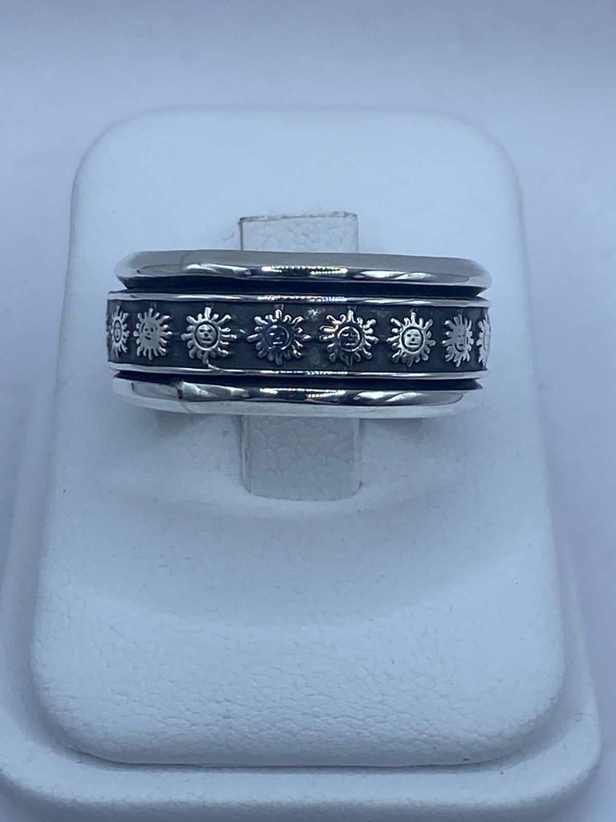 Anillo Giratorio Soles Grabados – Plata Ley 9.26 — vista lateral