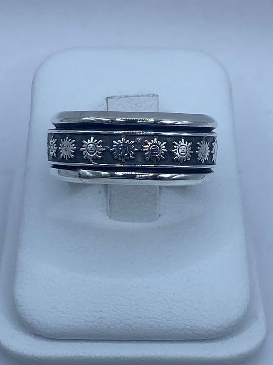Anillo Giratorio Soles Grabados – Plata Ley 9.26 — vista lateral