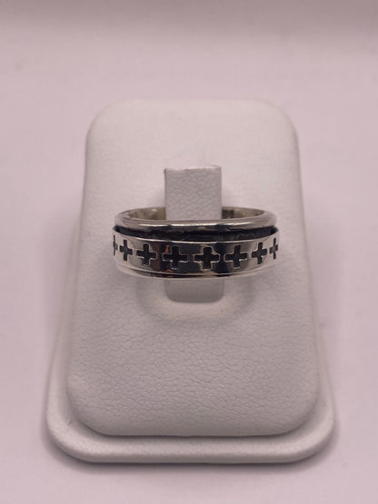 Anillo Giratorio de Plata 925 con Cruces Caladas, vista lateral