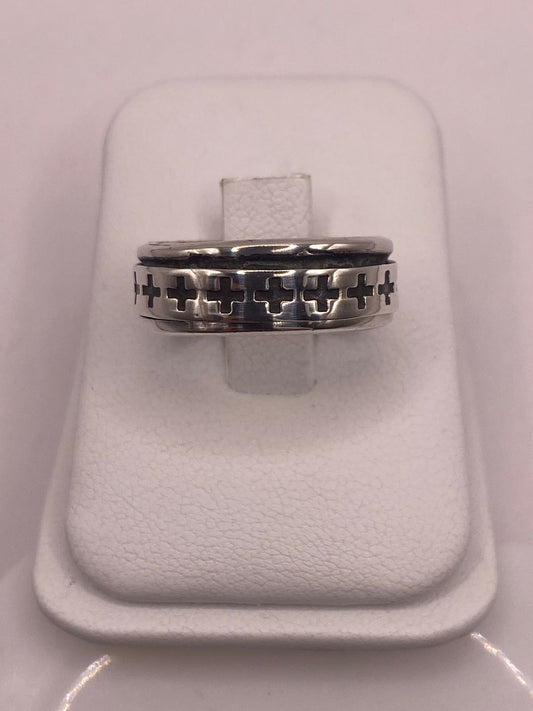 Anillo Giratorio de Plata 925 con Cruces Caladas, vista frontal