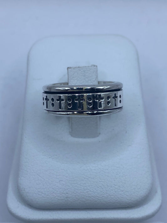 Anillo Giratorio de Plata 925 con Cruces Grabadas, vista frontal