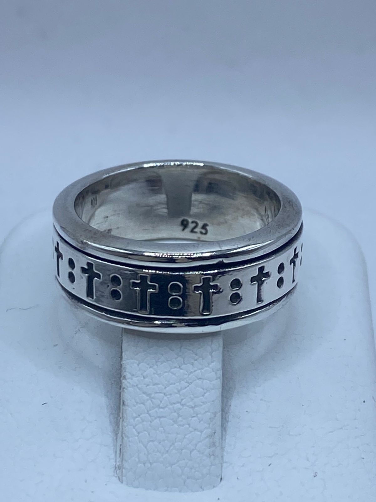 Anillo Giratorio de Plata 925 con Cruces Grabadas, sello de autenticidad Plata Ley .925