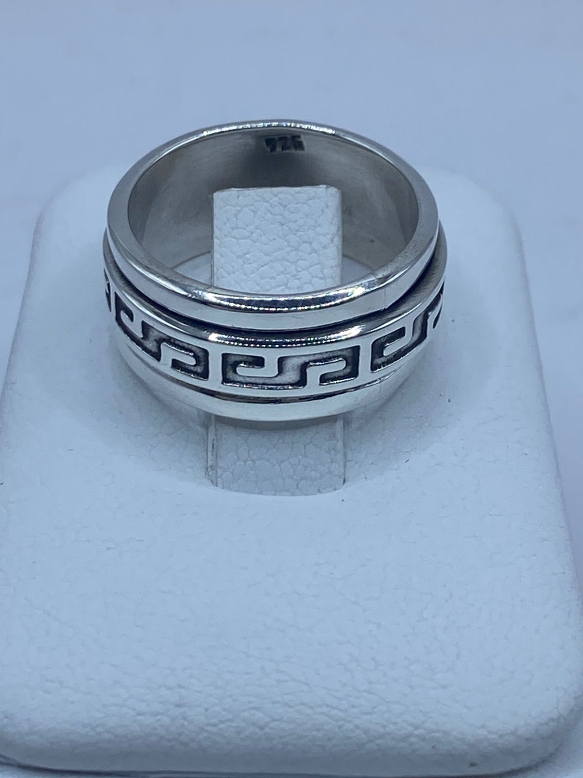 Anillo Giratorio de Plata 925 con Diseño Greca Clásica, vista de detalle