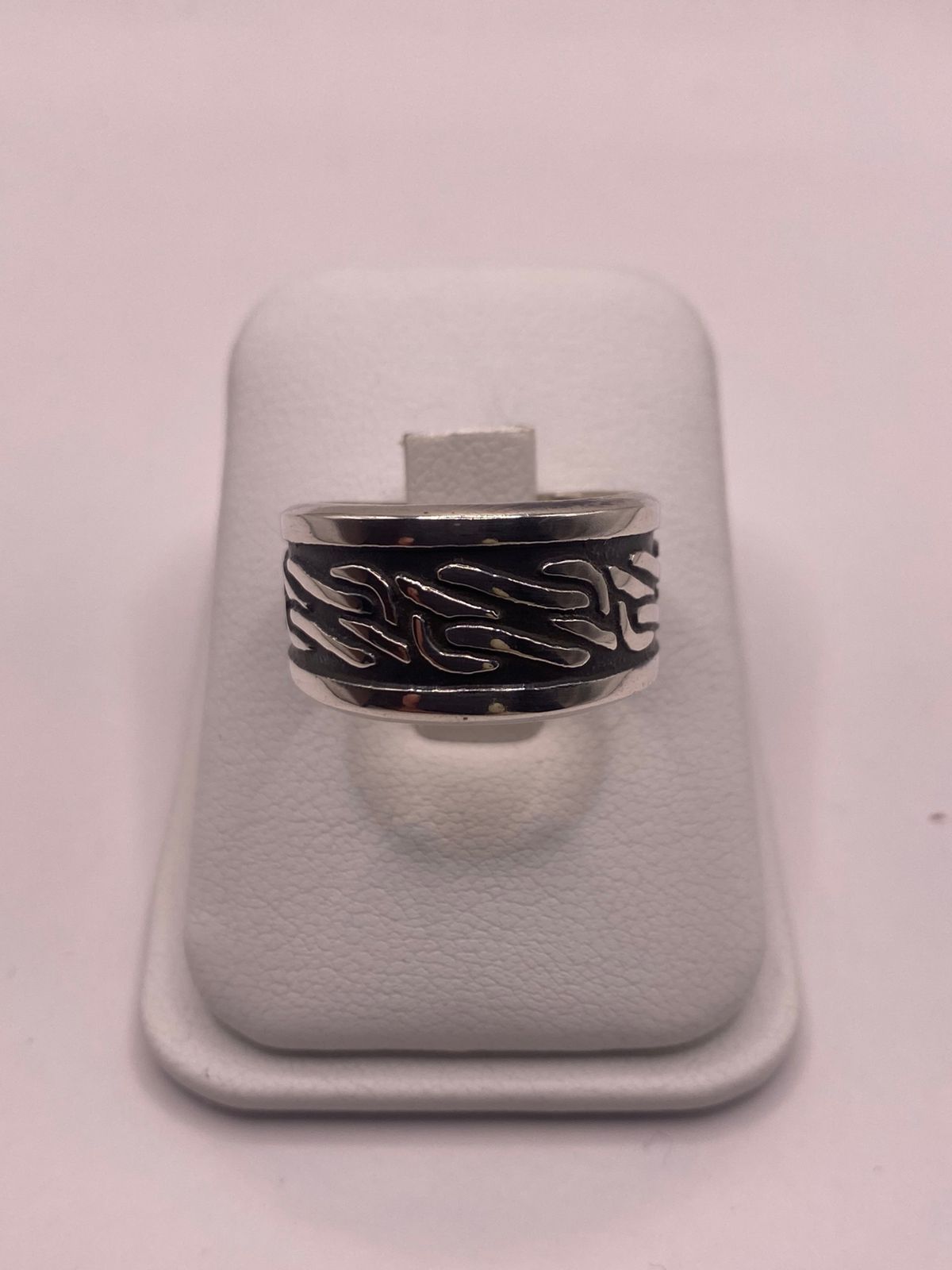 Anillo Giratorio de Plata 925 con Diseño Orgánico Texturizado, vista de detalle