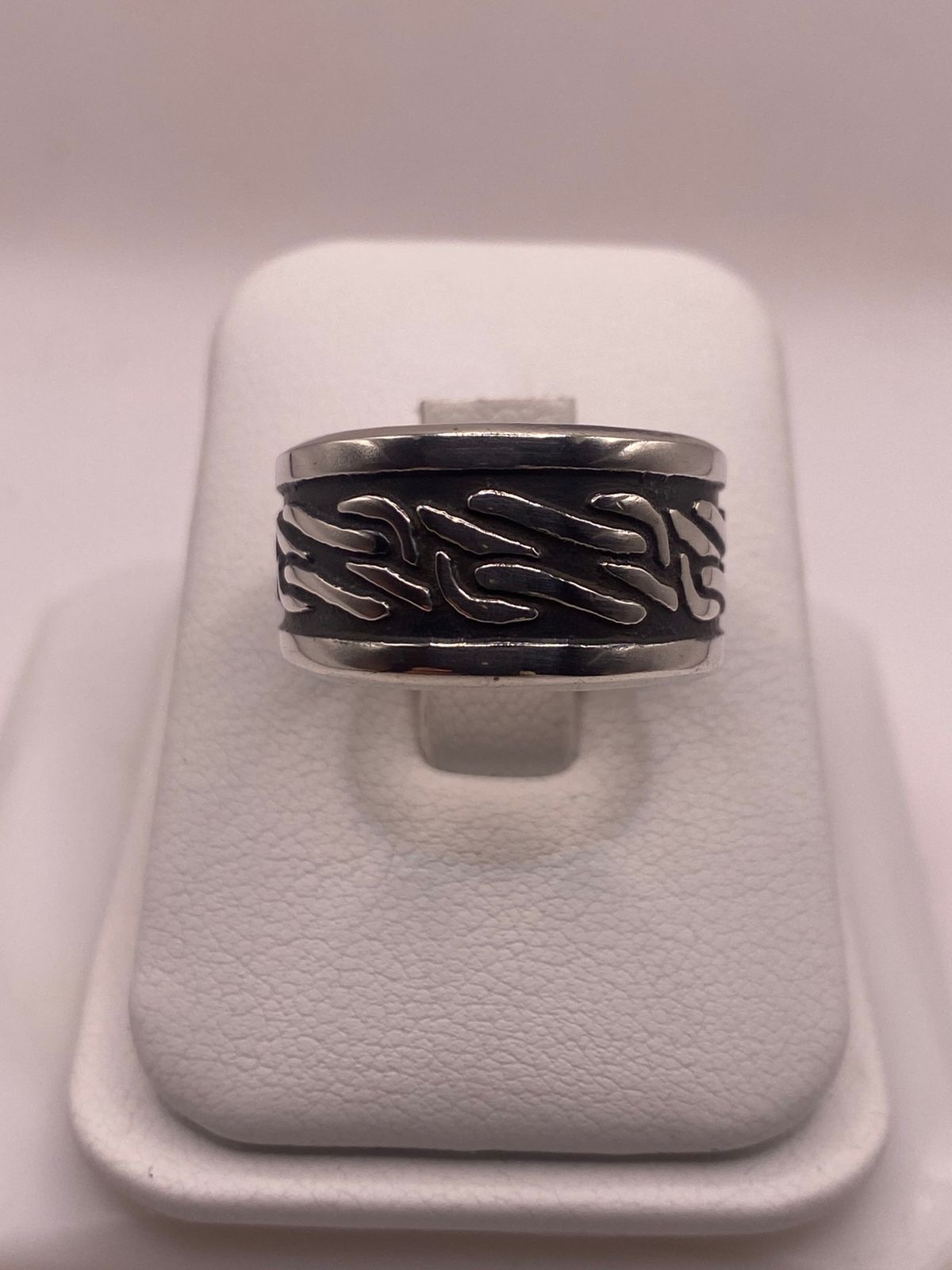 Anillo Giratorio de Plata 925 con Diseño Orgánico Texturizado, vista superior
