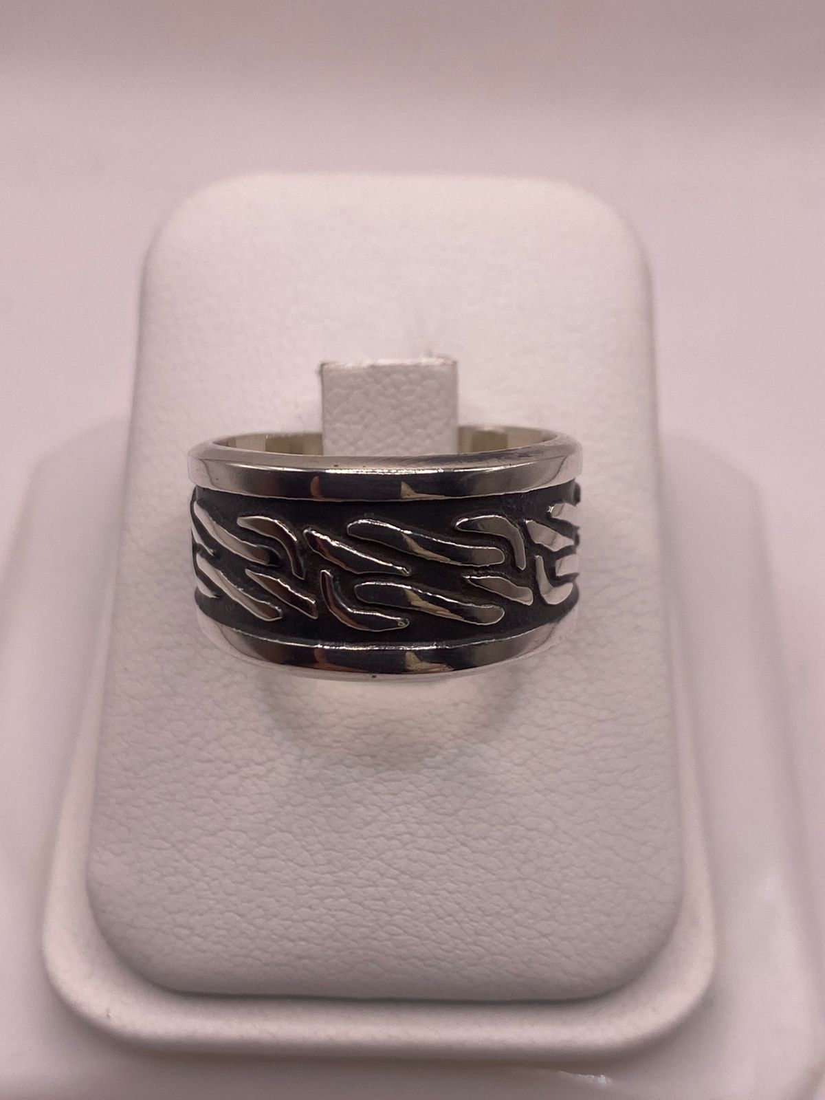 Anillo Giratorio de Plata 925 con Diseño Orgánico Texturizado, sello de autenticidad Plata Ley .925