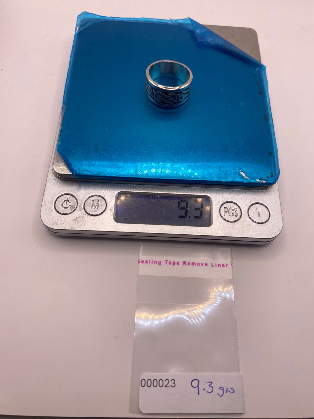 Anillo Giratorio de Plata 925 con Diseño Orgánico Texturizado, peso en gramos (báscula)