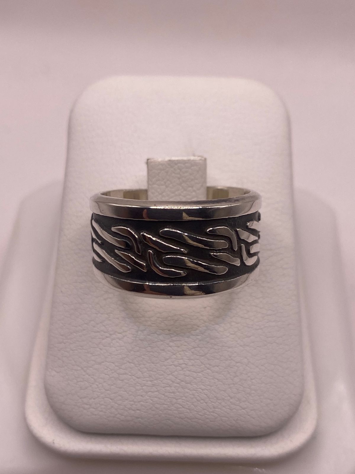 Anillo Giratorio de Plata 925 con Diseño Orgánico Texturizado, vista frontal