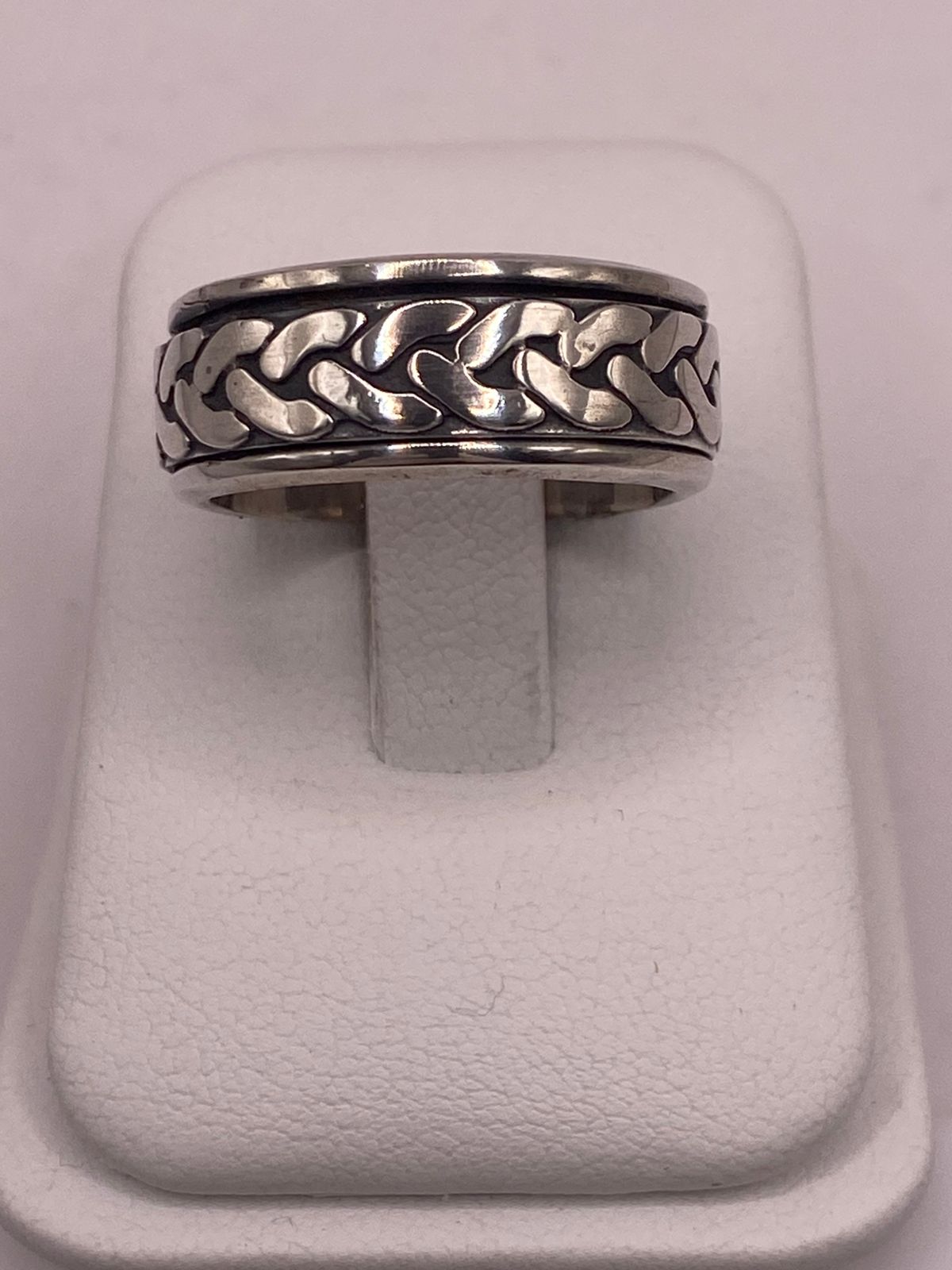 Anillo Giratorio de Plata 925 con Diseño de Eslabones Entrelazados y Acabado Oscuro — vista lateral