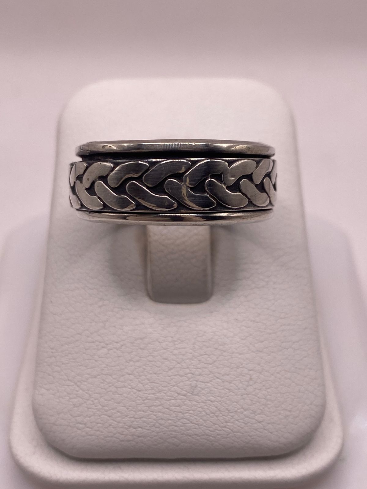 Anillo Giratorio de Plata 925 con Diseño de Eslabones Entrelazados y Acabado Oscuro, vista lateral