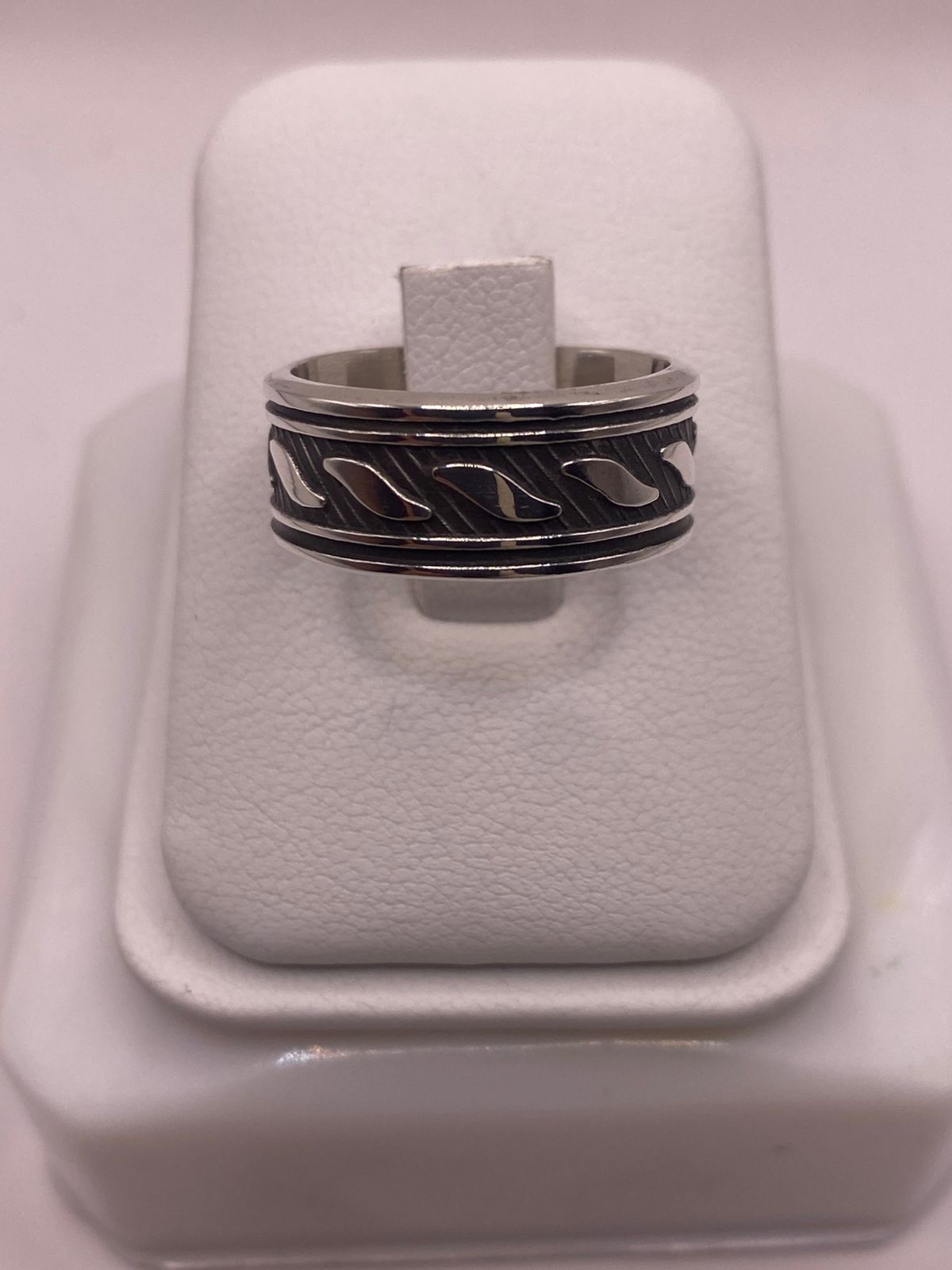 Anillo Giratorio de Plata 925 con Diseño de Ondas Texturizadas, vista frontal