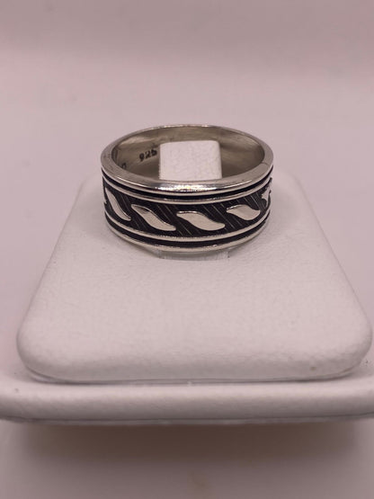 Anillo Giratorio de Plata 925 con Diseño de Ondas Texturizadas, vista lateral