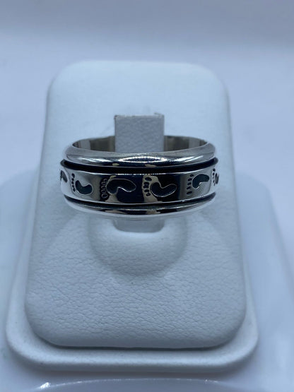 Anillo Giratorio de Plata 925 con Huellas Grabadas — vista lateral