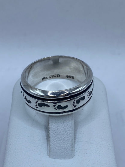 Anillo Giratorio de Plata 925 con Huellas de Pies en Relieve — Antiestrés Artesanal Taxco, sello de autenticidad Plata Ley .925