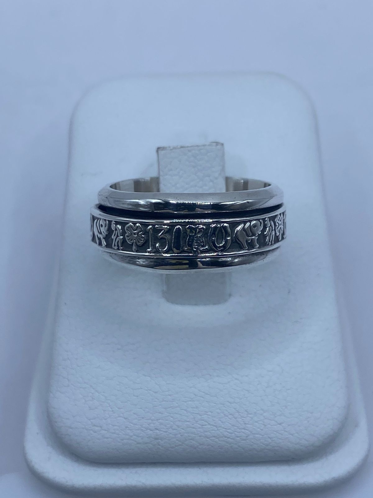 Anillo Giratorio de Plata 925 con Símbolos de la Suerte, vista frontal