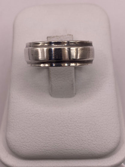 Anillo Liso de Plata 925 con Acabado Pulido Clásico — vista lateral
