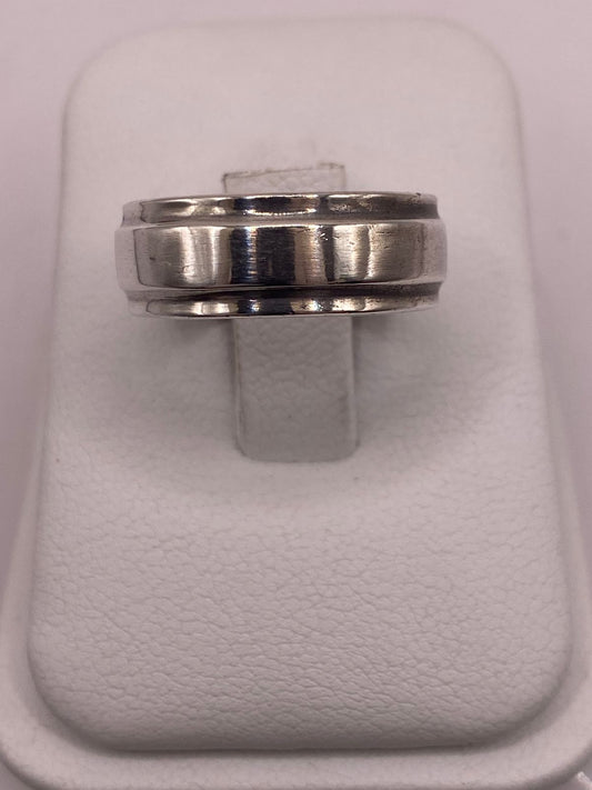 Anillo Liso de Plata 925 con Acabado Pulido Clásico — vista lateral