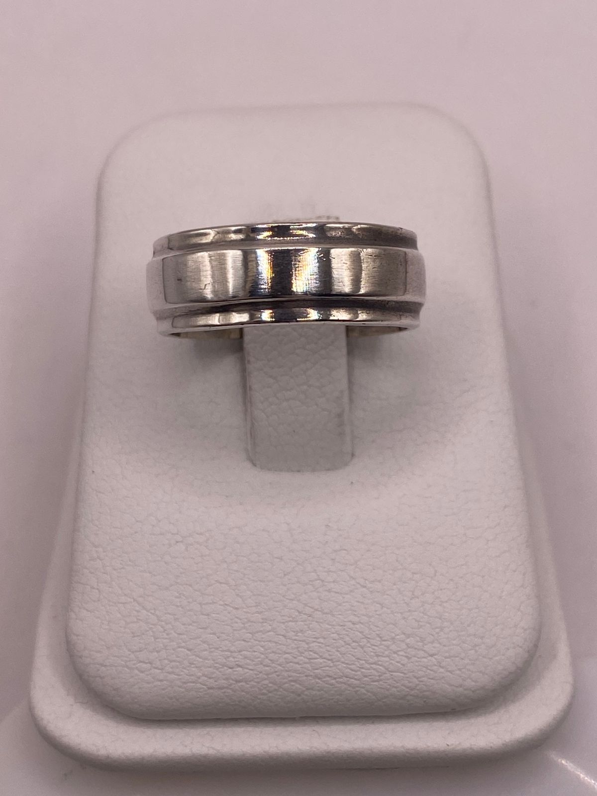 Anillo Liso de Plata 925 con Acabado Pulido Clásico, vista frontal