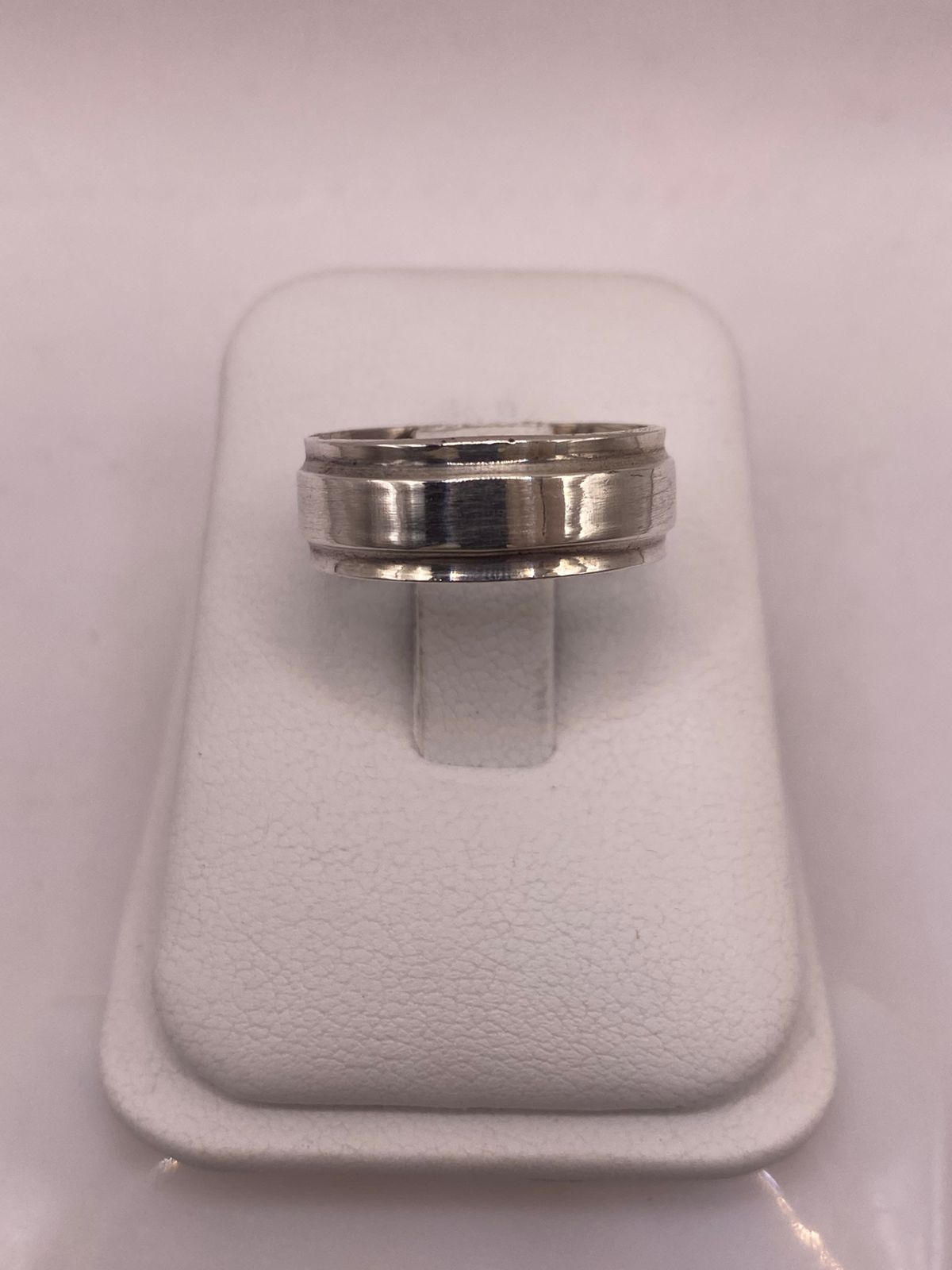 Anillo Liso de Plata 925 con Acabado Pulido y Diseño Clásico — vista lateral