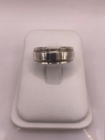 Anillo Liso de Plata 925 con Acabado Pulido y Diseño Clásico — vista lateral