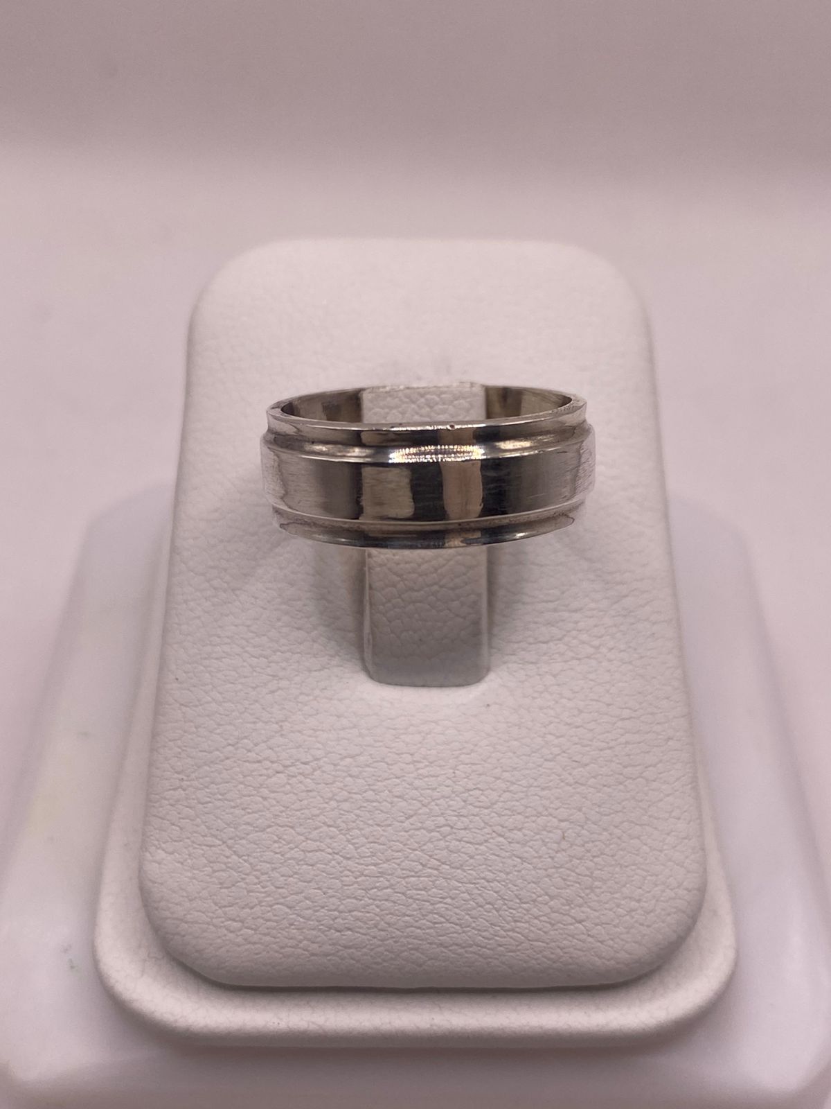 Anillo Liso de Plata 925 con Acabado Pulido y Diseño Clásico, vista frontal