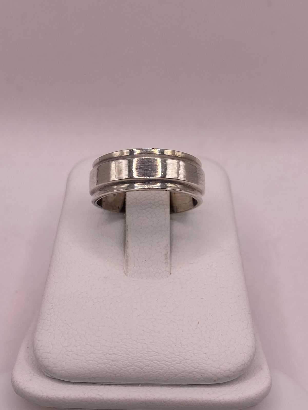 Anillo Liso de Plata 925 con Acabado Pulido y Diseño Clásico, sello de autenticidad Plata Ley .925