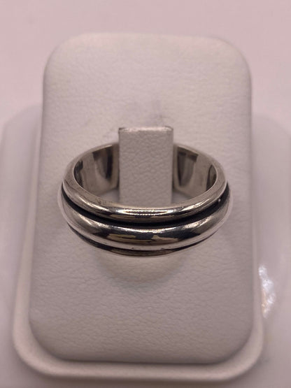 Anillo Liso de Plata 925 con Banda Central Oscura, vista frontal