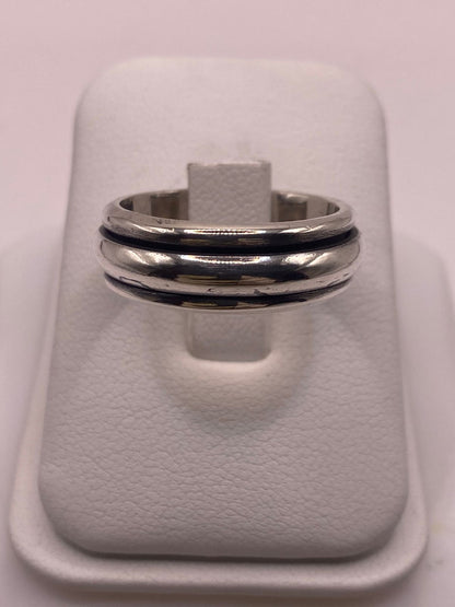 Anillo Liso de Plata 925 con Banda Central Oscura, sello de autenticidad Plata Ley .925