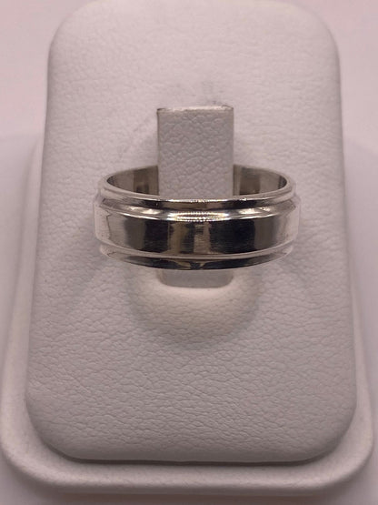 Anillo Liso de Plata 925 con Detalle Central, sello de autenticidad Plata Ley .925
