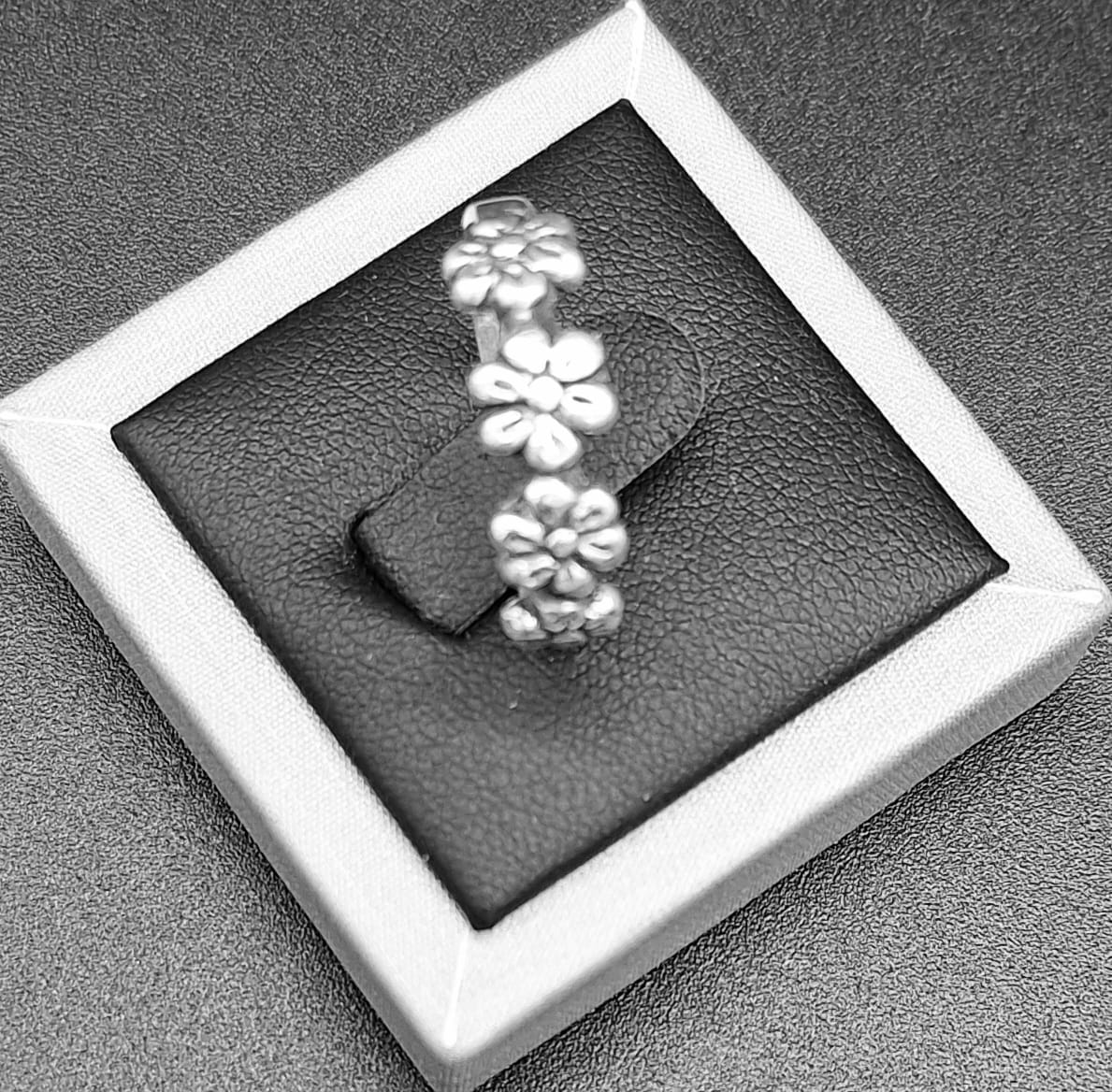 Anillo Flores en Plata Ley 925, vista frontal