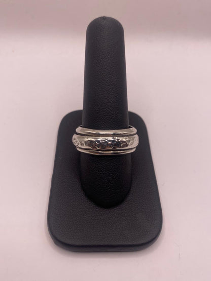 Anillo Antiestrés de Plata 925 Giratorio con Textura Martillada — Artesanal Taxco, vista lateral