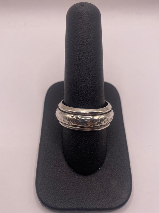 Anillo Antiestrés de Plata 925 Giratorio con Textura Martillada — Artesanal Taxco — vista lateral