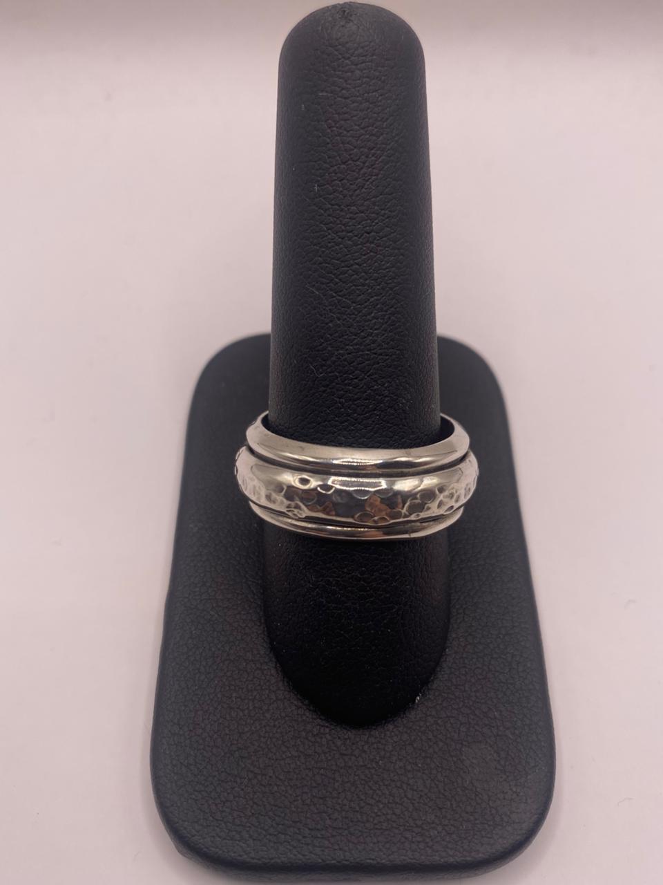 Anillo Antiestrés de Plata 925 Giratorio con Textura Martillada — Artesanal Taxco, vista frontal
