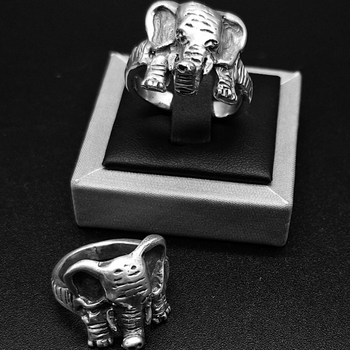 Sello de ley en el interior del anillo elefante en plata ley 925