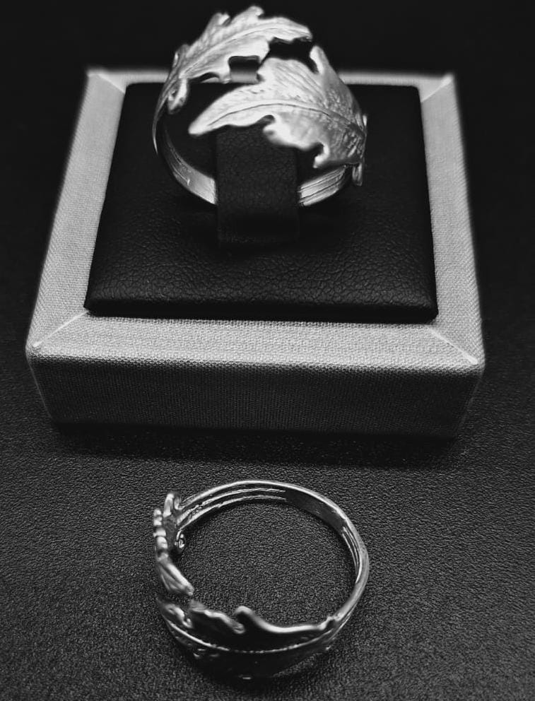 Anillo Doble Hoja Mediana en Plata Ley 925 — vista frontal
