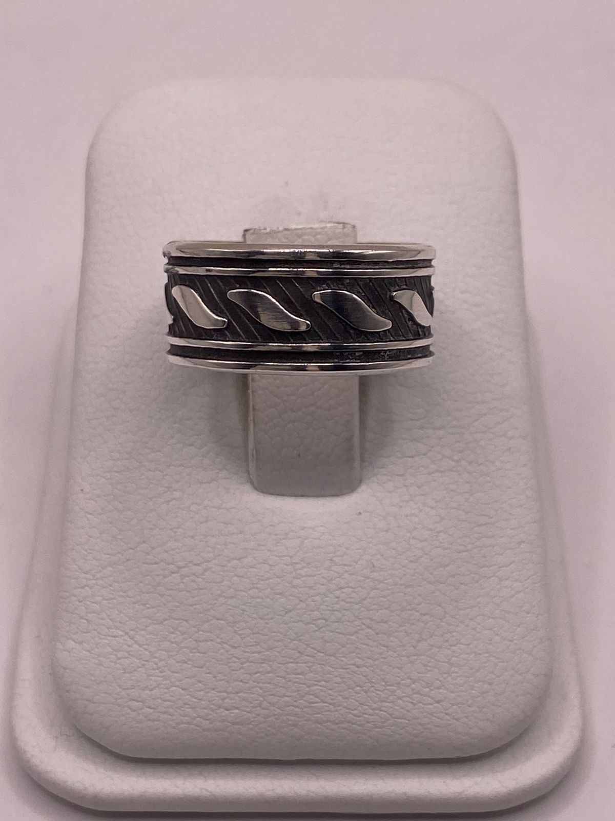 Anillo de Plata 925 Banda Grabada Ondulada — Artesanal Taxco, vista lateral